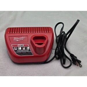 MILWAUKEE M12 BATTERY‎ CHARGER (P20023012)